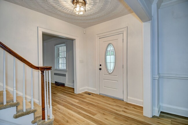 Building Photo - FOR RENT- PORTSMOUTH!