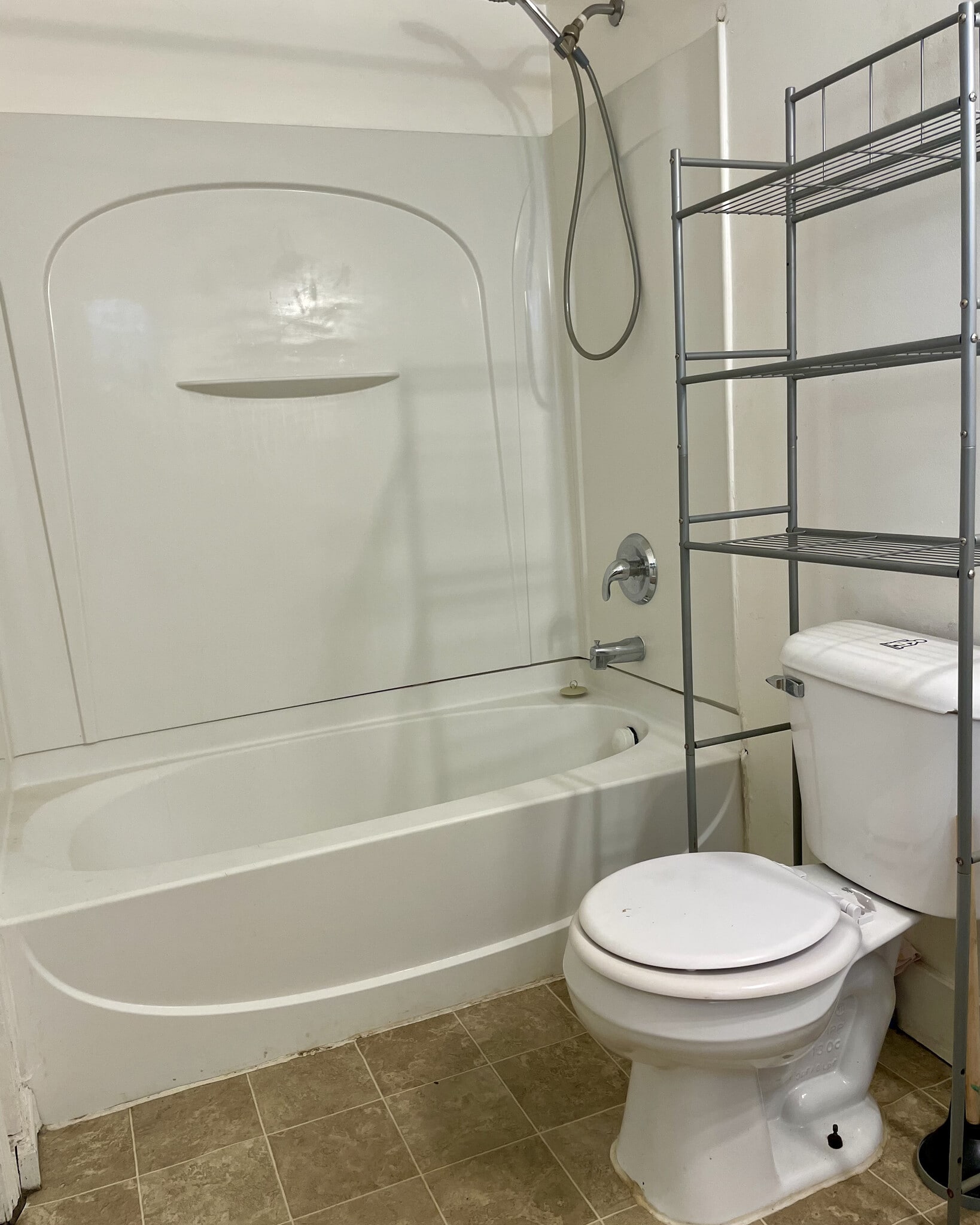Bathroom - 208 W 14th St