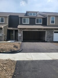 Building Photo - 17108 Dysart Pl