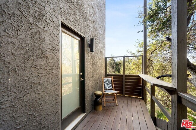 Building Photo - 28207 Laura La Plante Dr
