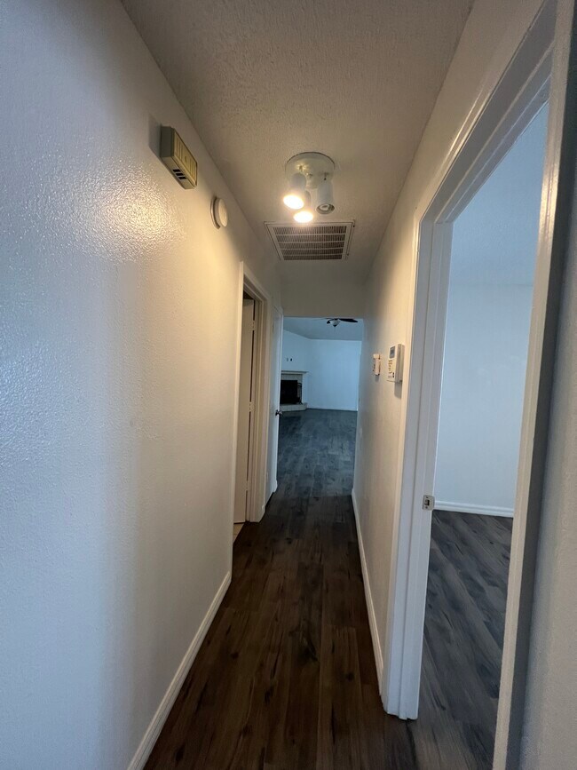 Building Photo - 667 Lake Dexter Cir