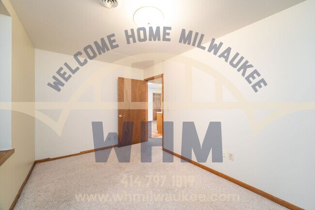 Building Photo - 3650 E Barnard Ave