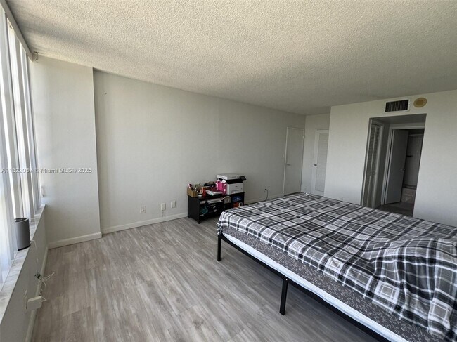Building Photo - 500 Three Islands Boulevard
