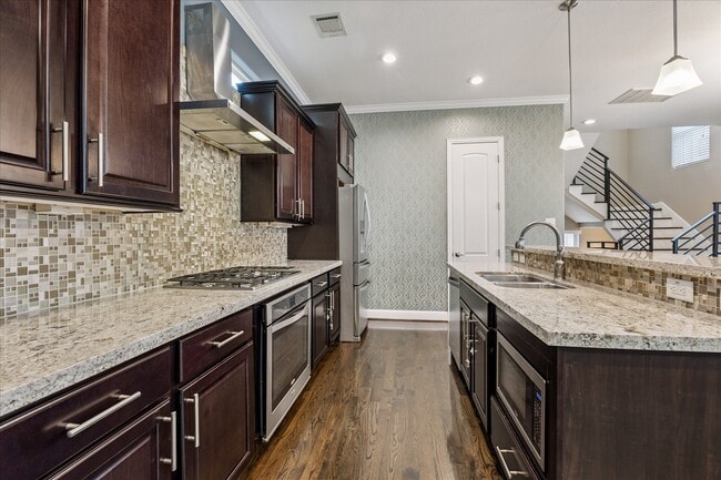 Building Photo - 1113 W 18th St