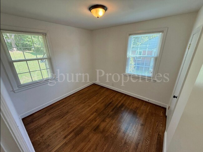 Building Photo - 1405 Revere Rd