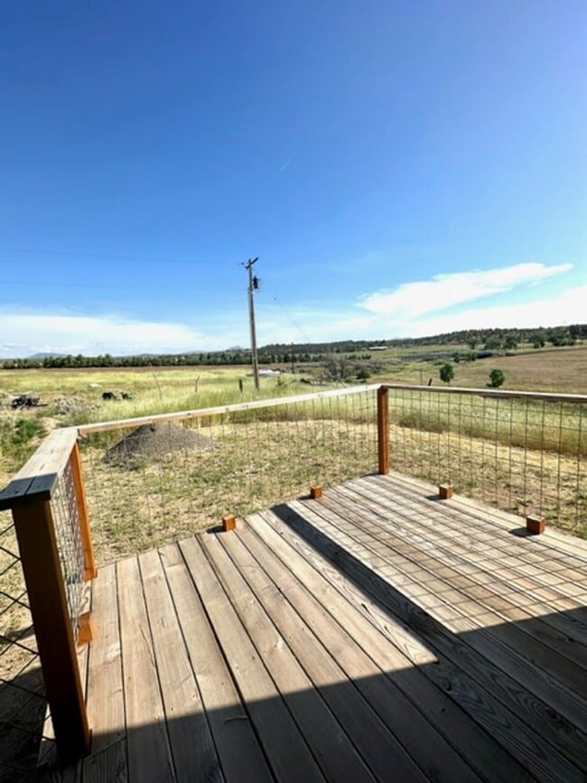 Building Photo - Stunning interior of this single level hom...