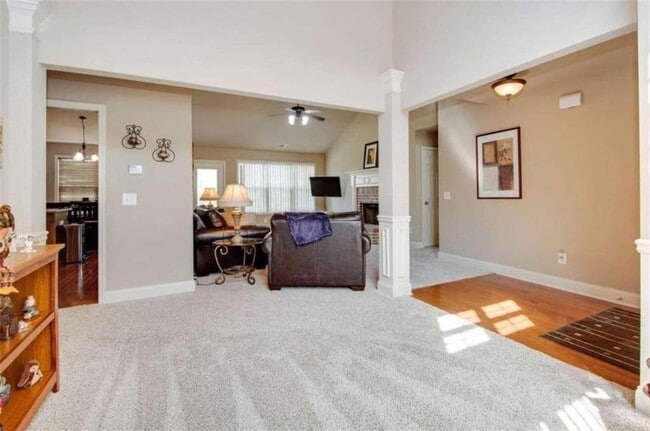 Building Photo - 4217 Brentwood Dr