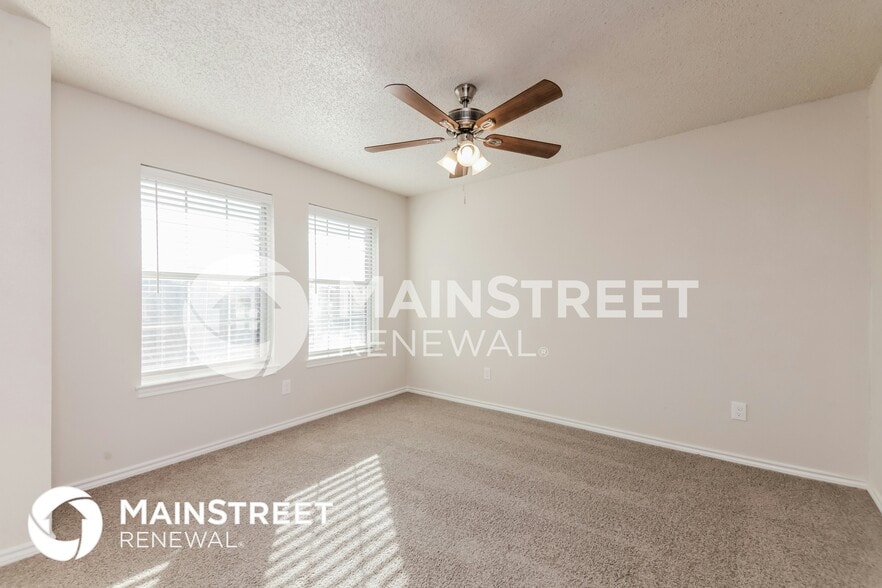 Building Photo - 2801 Willow Ridge Dr