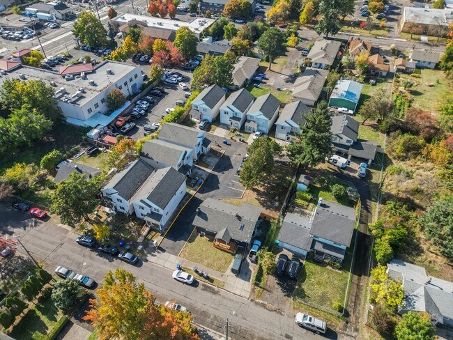 Building Photo - Spacious 4-Bedroom Home in SE Portland