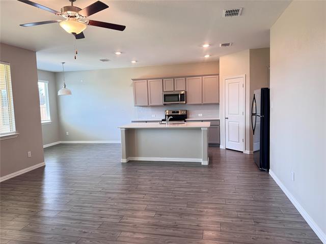 Building Photo - 3401 Riverside Dr