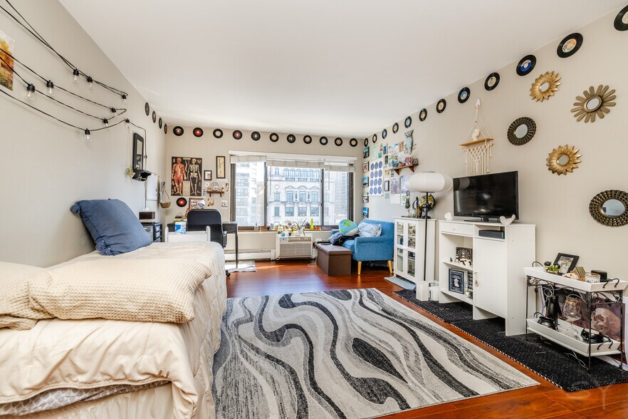 Building Photo - 607 W Wrightwood Ave