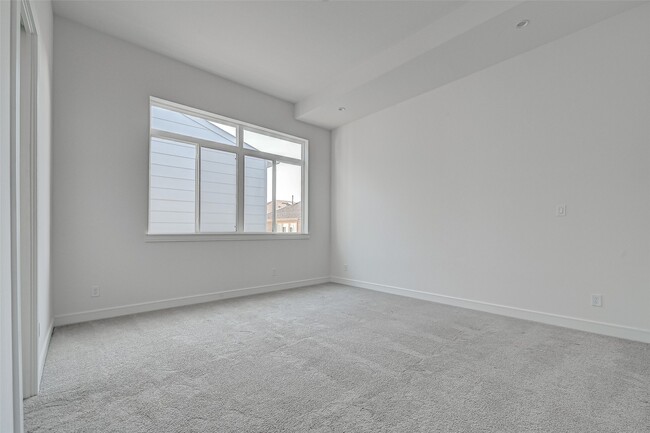 Building Photo - 8930 Spring Knoll Forest Dr