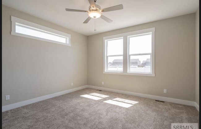 Building Photo - 4 bed 3 bath twin home in Idaho Falls 2 sets of washer and dryers are included in this unit