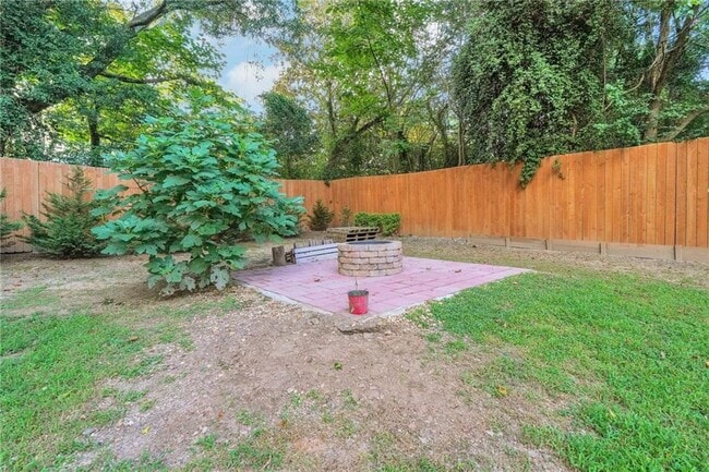 Building Photo - 2710 Dresden Dr