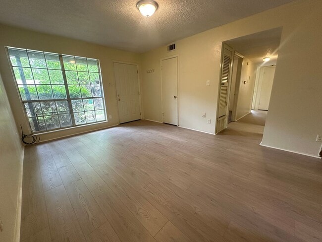 Building Photo - 4000 Acree St