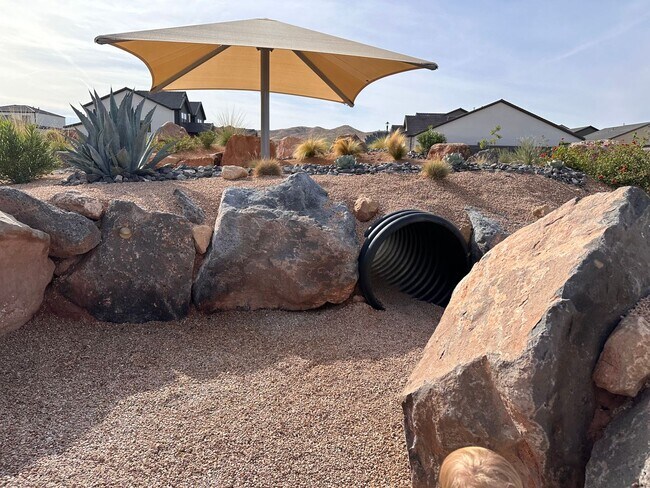 Building Photo - Dog Friendly! 3 Bedroom 2 Bathroom Townhome in Long Valley.