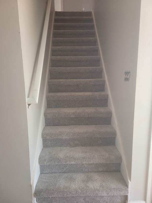 Building Photo - 3042 Knoll View Pl