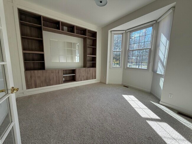 Building Photo - 18145 Shoreline Ct