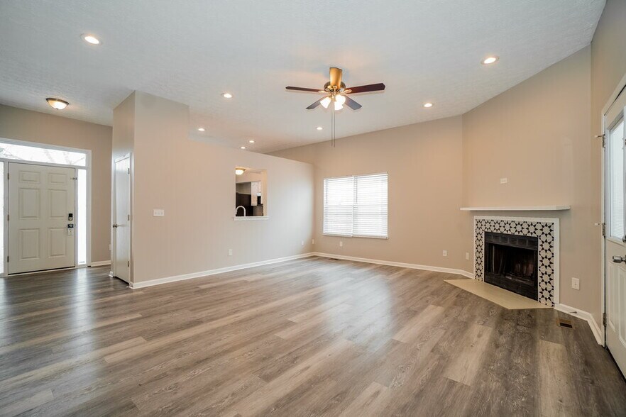 Building Photo - 5037 Shady Oak Dr