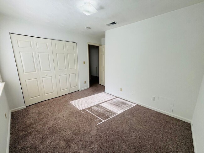 Building Photo - 402 Berryfield Ln