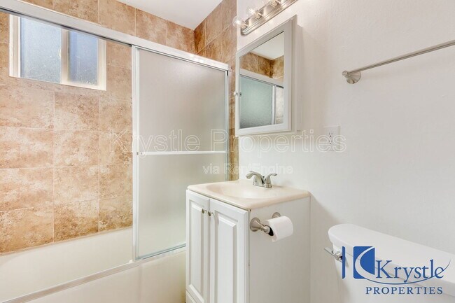 Building Photo - 1038 Thelma Ave