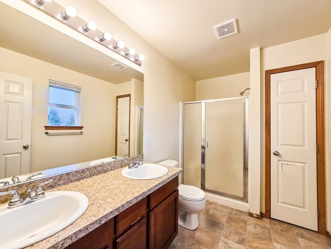 Building Photo - Lake Stevens 4-bed