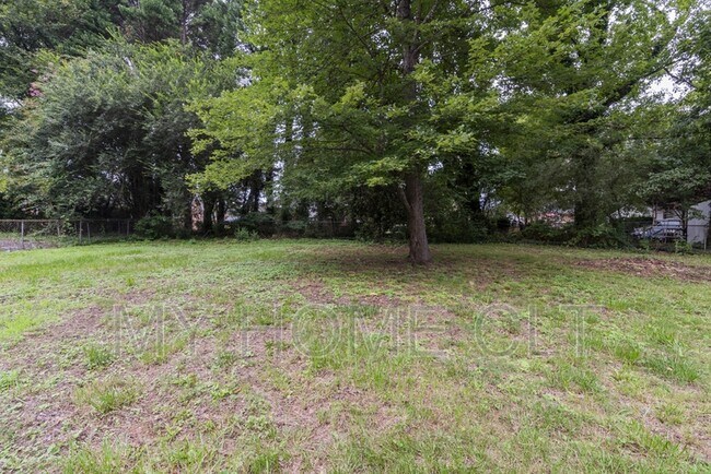 Building Photo - 1808 Taylor Dr