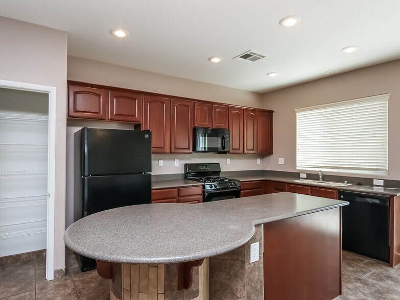 Building Photo - 9277 Lost Shanty Ct