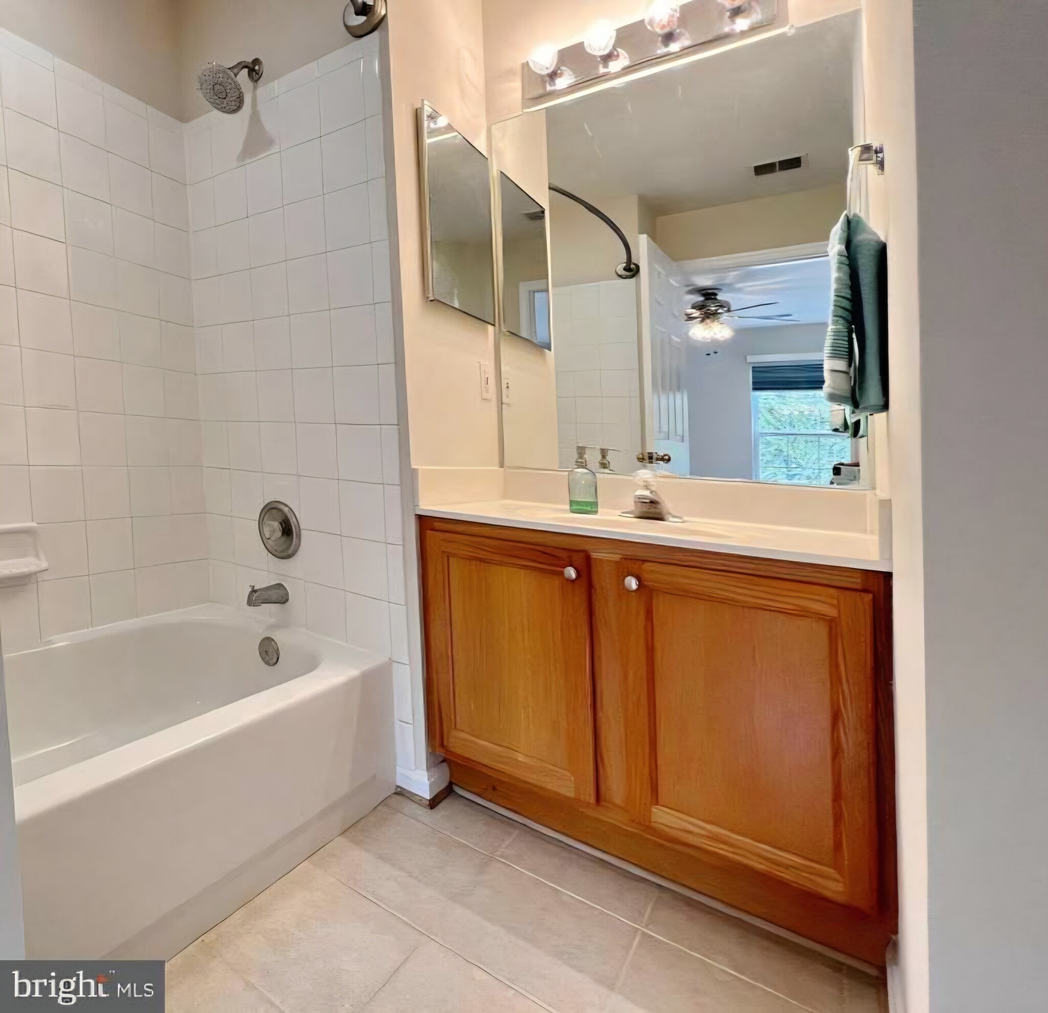 Building Photo - 511 Constellation Sq SE