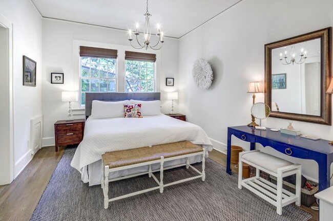 Building Photo - 27 Northwood Ave NE