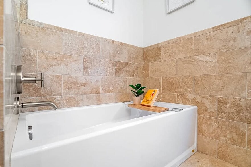 Building Photo - 4025 Chowen Ave S