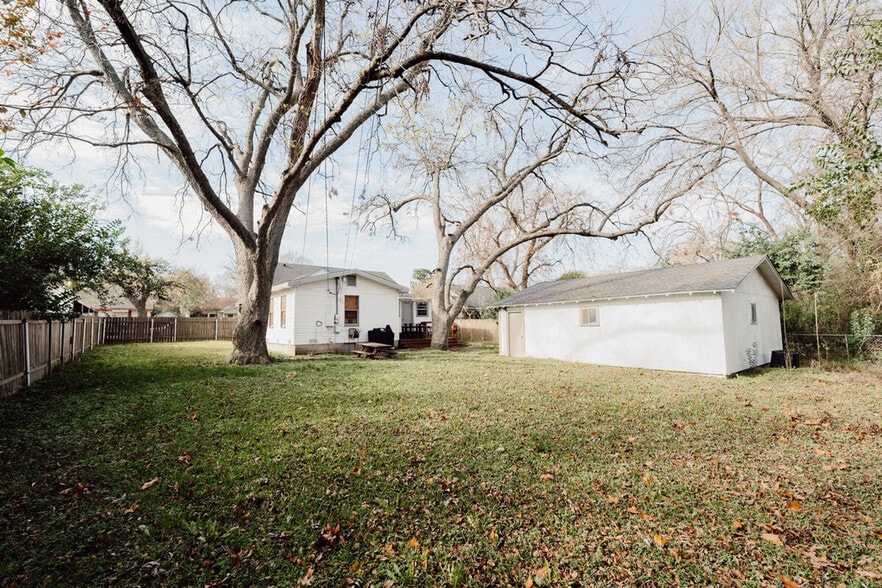 Building Photo - 1025 N 34th St