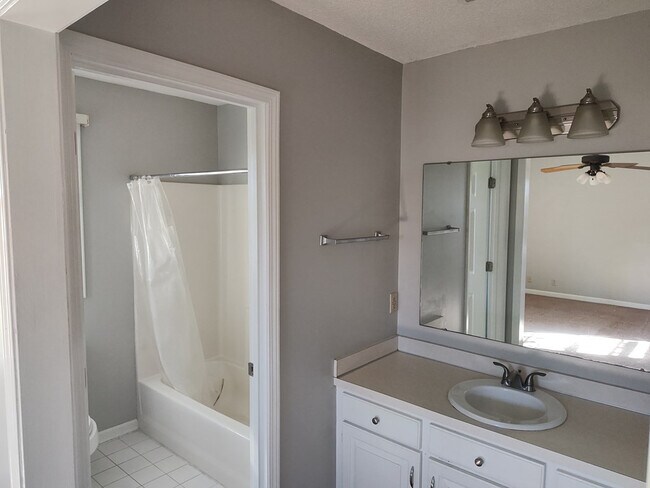 Building Photo - 1450 Morris Way Dr