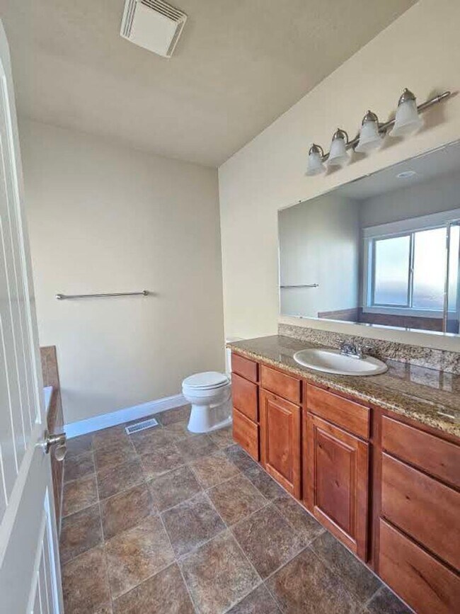 Building Photo - Lochsa Falls 5 Bedroom Home