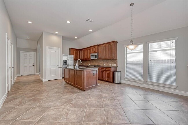 Building Photo - 5523 Stoneridge Ct