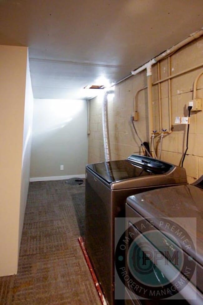 Building Photo - Fully updated 5 bd/ 2 Ba Home