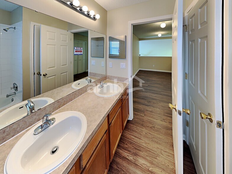 Building Photo - 6830 Morse Oaks Dr