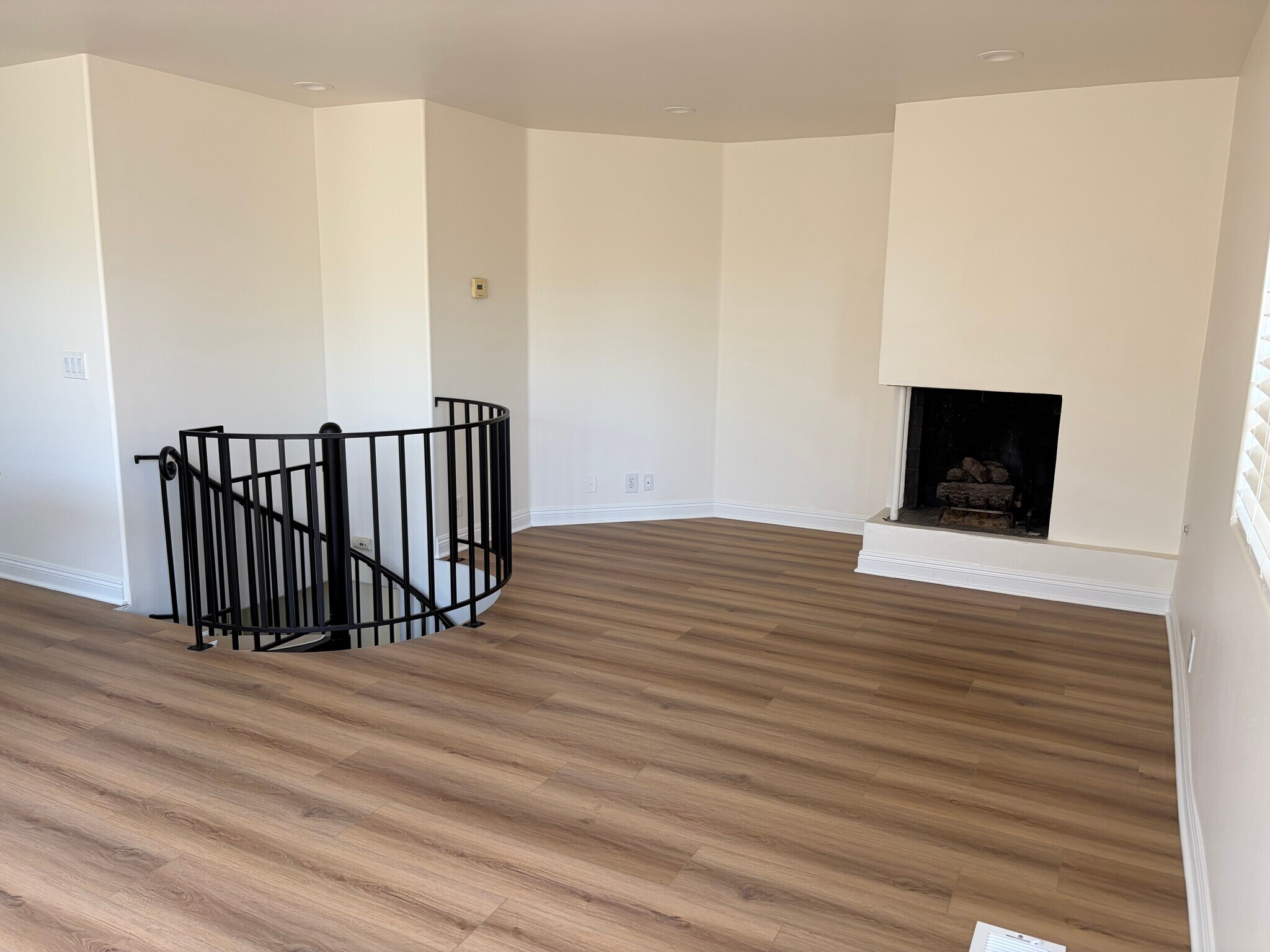 Building Photo - 3111 Bayview Dr