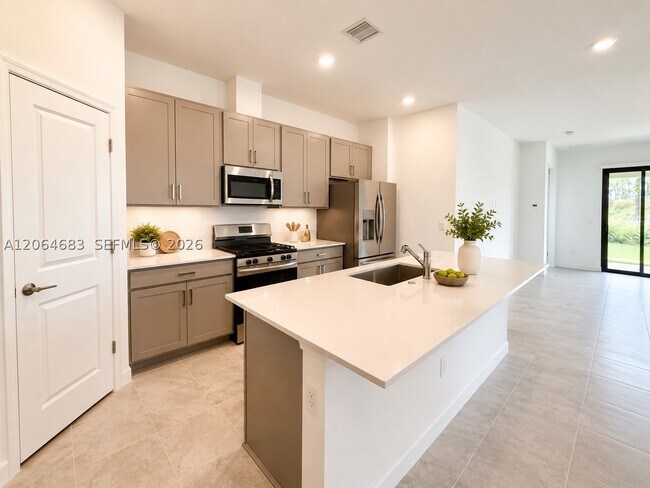 Building Photo - 10691 Wilgrove 10691