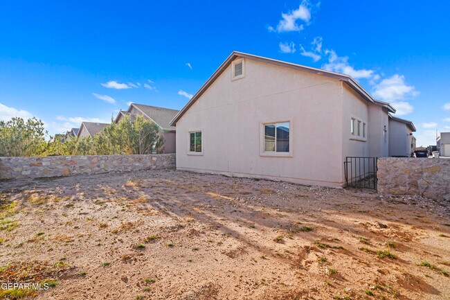 Building Photo - 3768 Loma Adriana