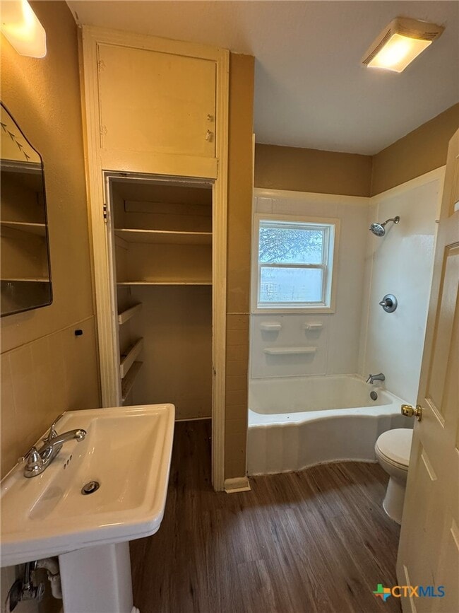 Building Photo - 1451 Old Seguin Luling Rd