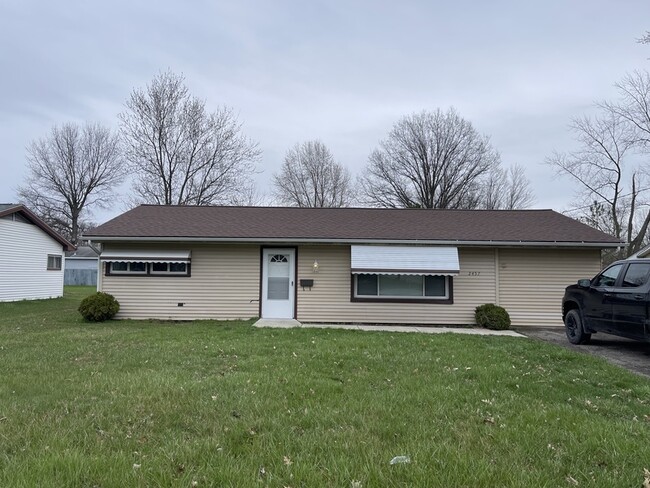 Primary Photo - 2457 Bainbridge Ave