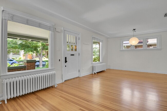 Building Photo - $4,600- 4 Bed, 3 Bath Home in Denver with ...