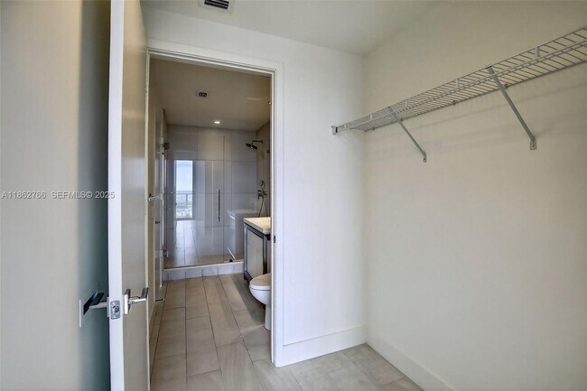 Building Photo - 2000 Metropica Wy