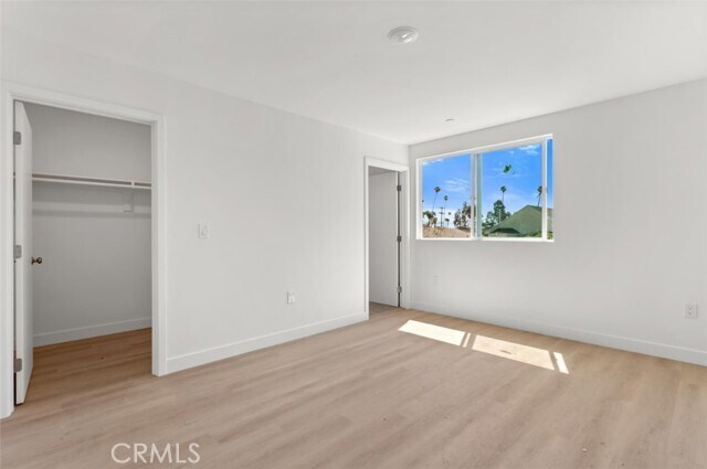 Building Photo - 707 W 80th St