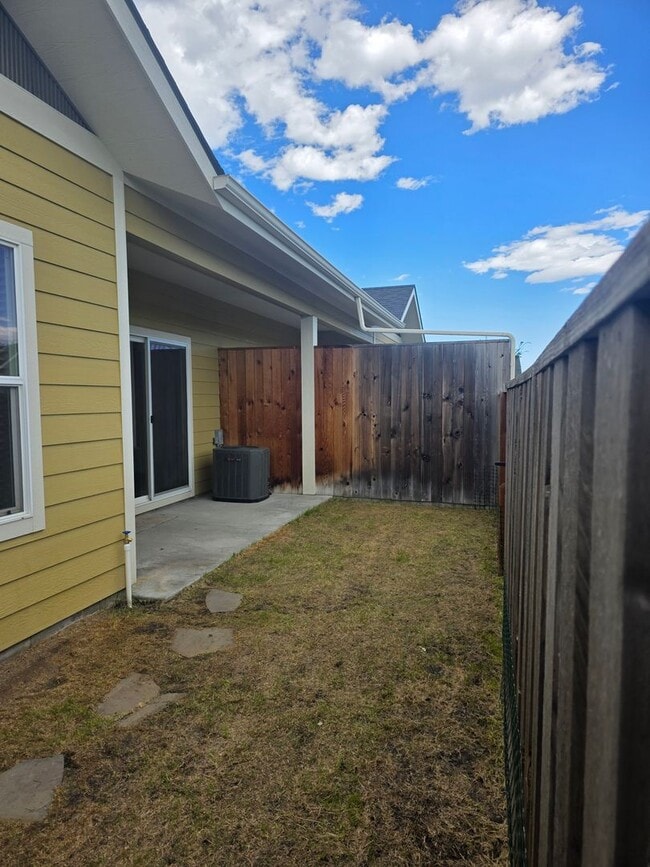 Building Photo - 16 Voyager Ln