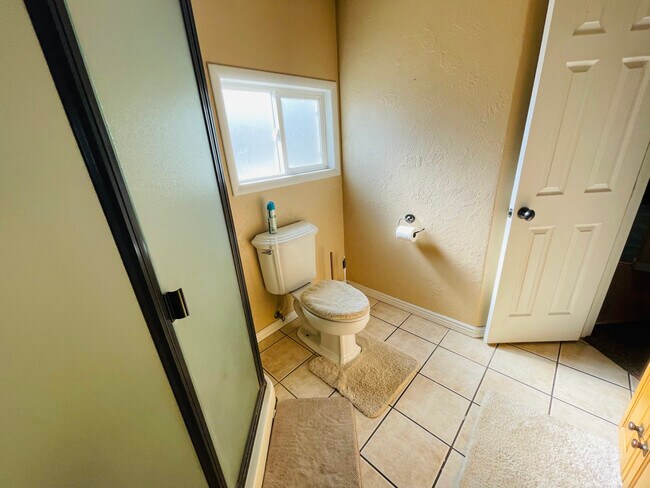 Master Bathroom - 2682 Southview Plz