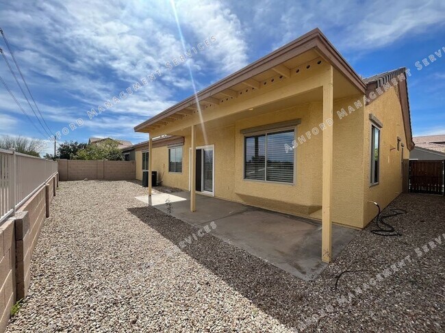 Building Photo - BEAUTIFUL 3 BEDROOM 2 BATHROOM HOUSE FOR R...