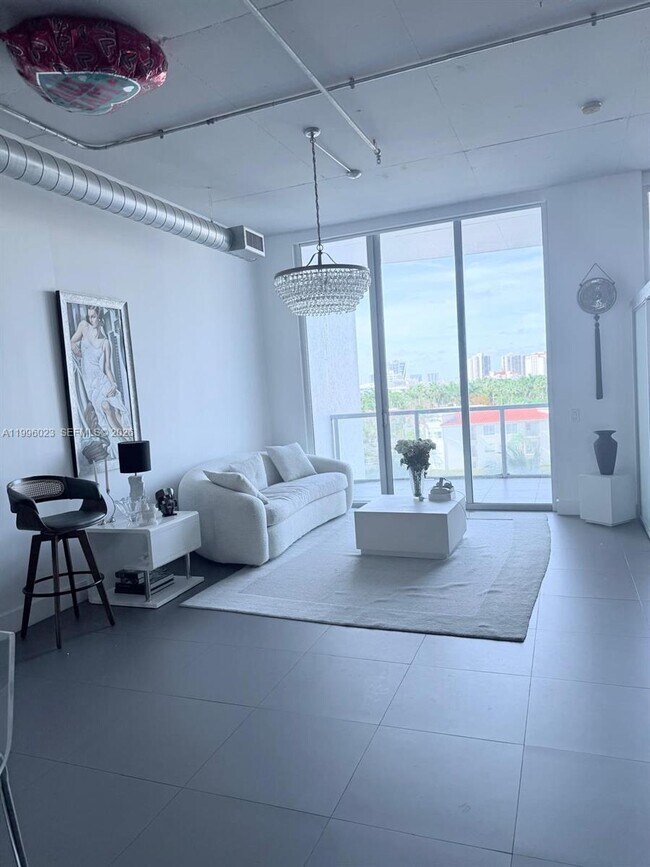 Building Photo - 3029 NE 188th St