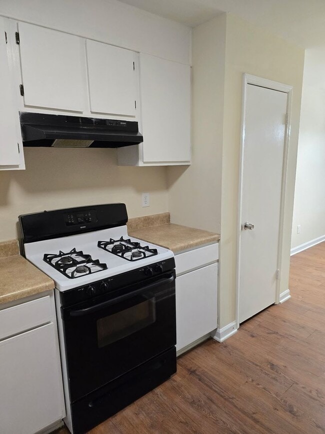 Building Photo - 1225 Oakplace Dr SW